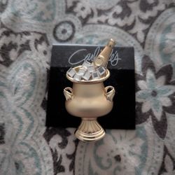 Vintage Ladies Collectible Vintage Brooch