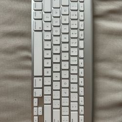 Apple Keyboard