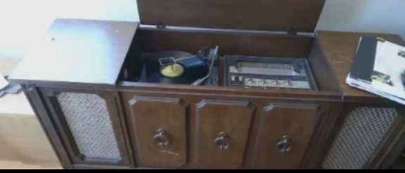 Vintage GE Solid State Console Phonograph and records - 78, 45, 33
