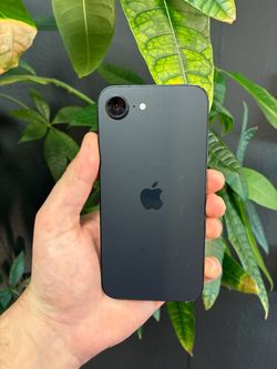 iPhone 16e - AT&T/Cricket - 128GB
