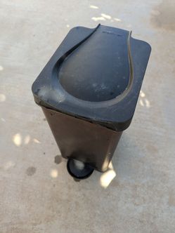 Simplehuman trash can