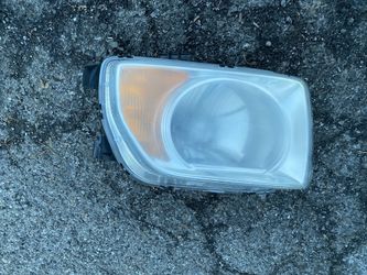 Honda Element (R) headlight
