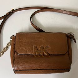 M   👜 K Woman Caramel Brown Colour Purse 