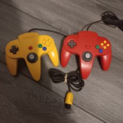 5 Nintendo 64 Controllers 