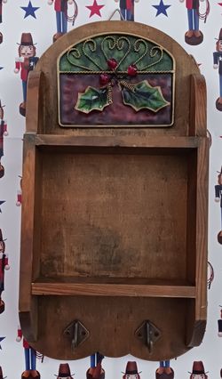 Rustic HOLLY DECORATED HANGING KNICK KNACK HOLDER