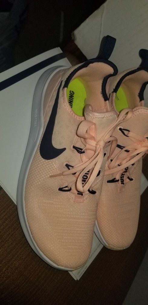 GORGEOUS  NEW  NIKE  TR8 TRAINING WOMEN\'S SHOES 