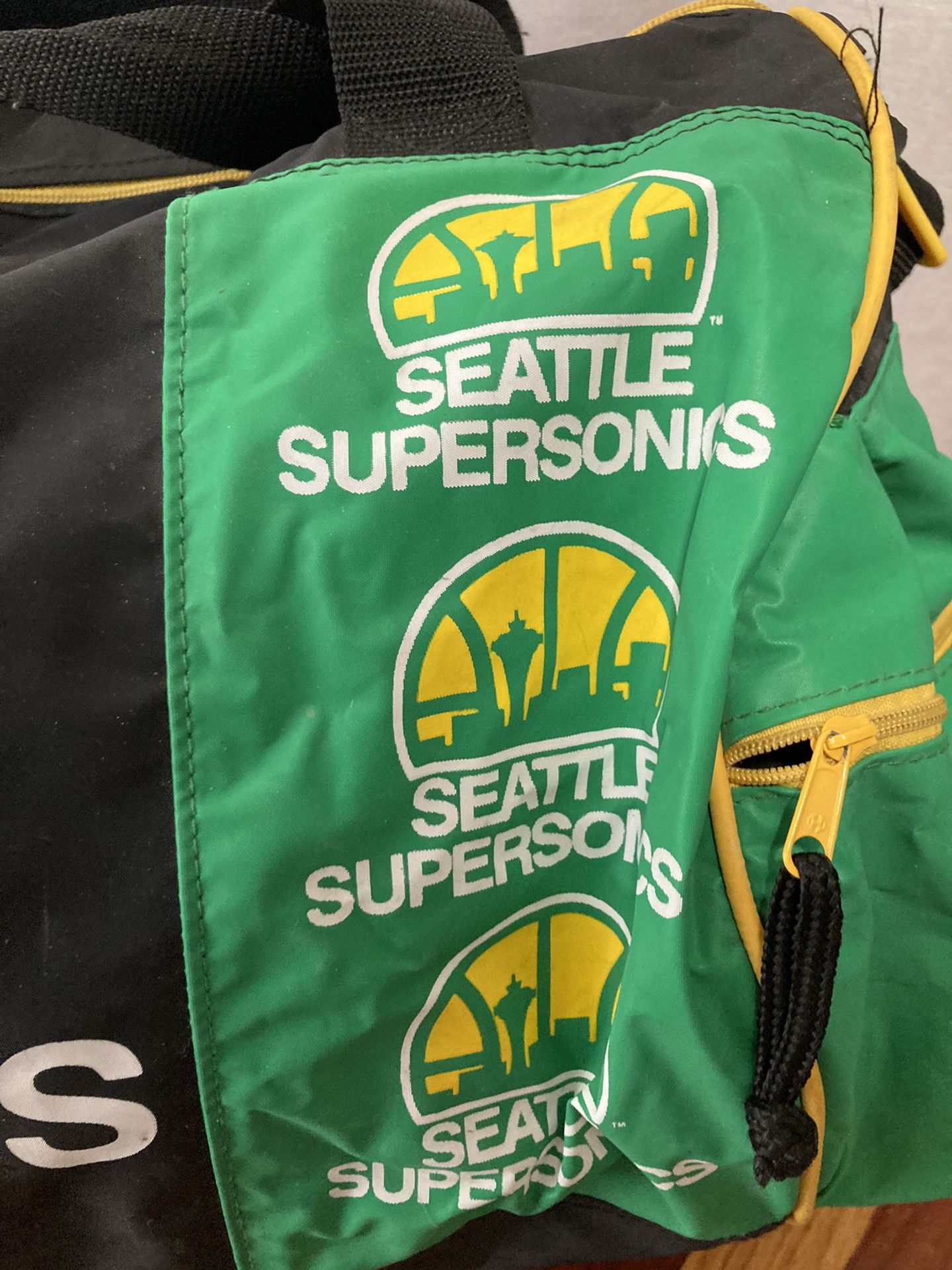 VTG 80s SEATTLE SUPERSONICS Player Issue Bag NBA Leather Duffle Bag Basketball