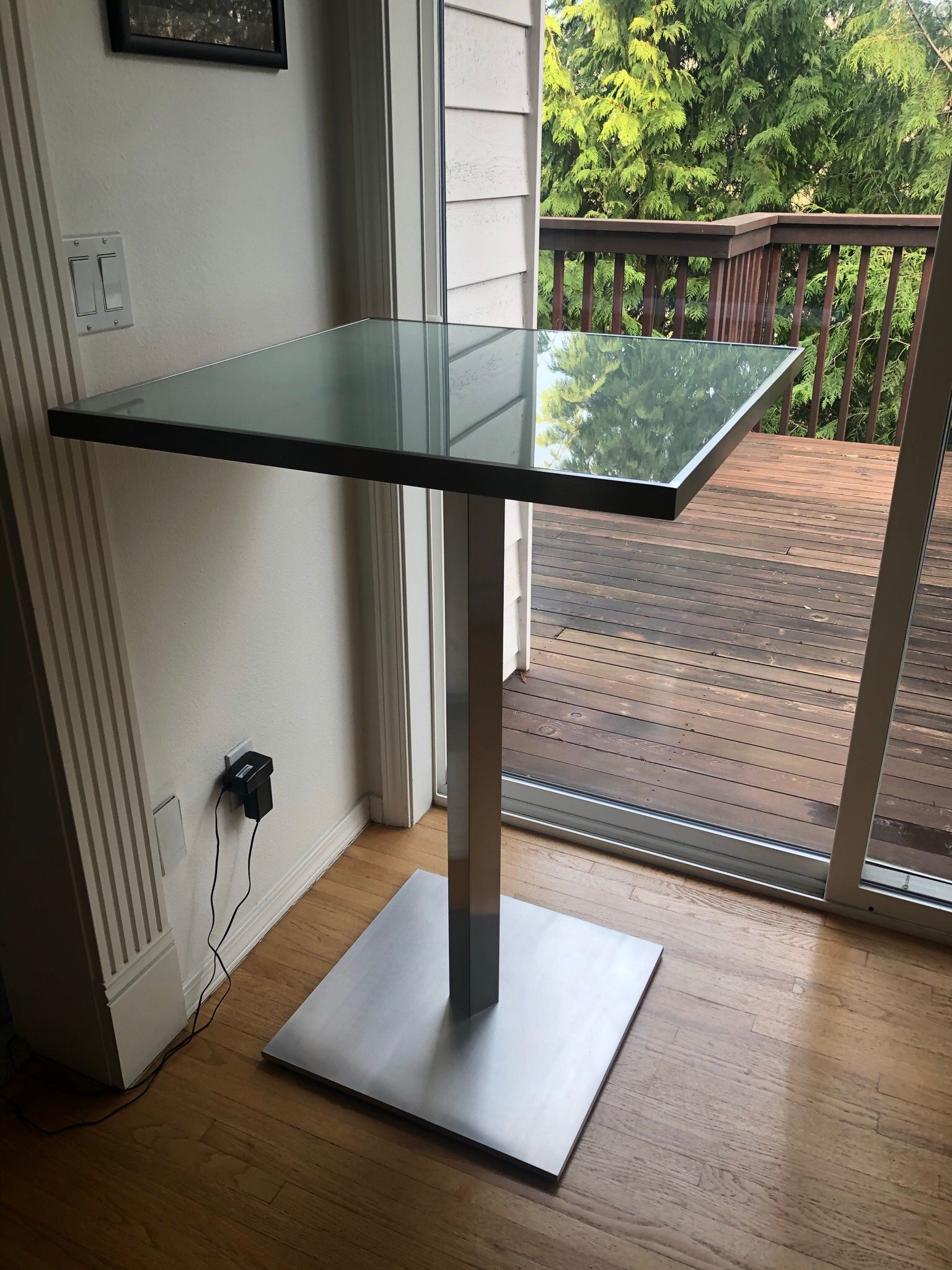 Table Tall Modern Metal Stainless Steel /Glas / Top Quality Material / Like New