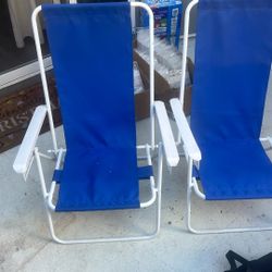 2 Foldable Beach Chairs