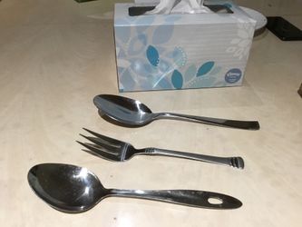 Serving utensils