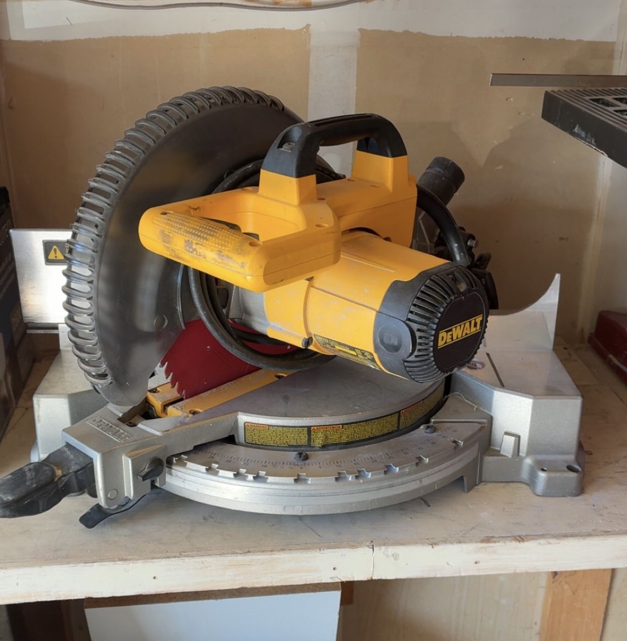 DEWALT 10in Single Bevel Miter Saw