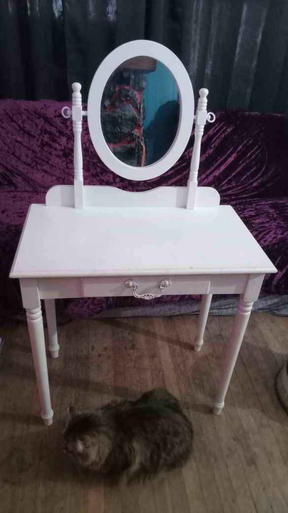 Child/ Pre Teen Vanity