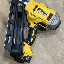 DEWALT 20V MAX XR Lithium-Ion Cordless Brushless 2-Speed 30° Paper Collated Framing Nailer with 5.0Ah Battery