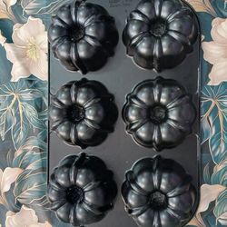 Mini cake pan made USA