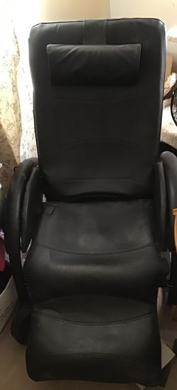 Electric massage chair manual recliner with remote. Must be able to pick up.