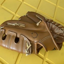 Softball/ Baseball Gloves 