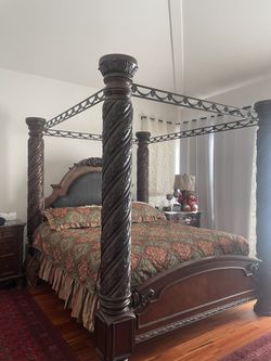 Beautiful  Wood King Size Bed 