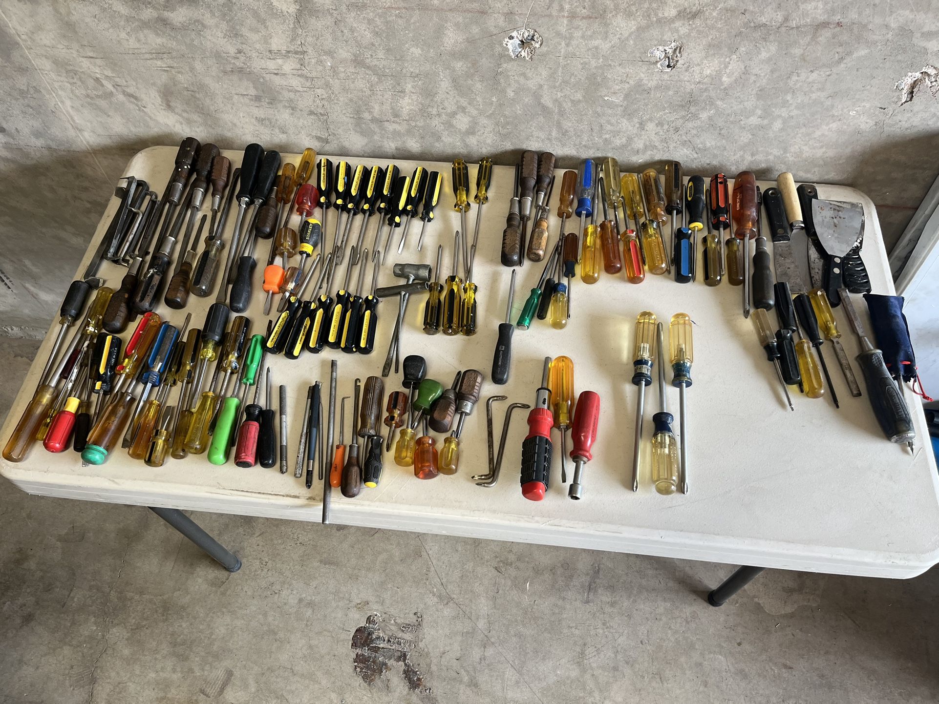 Assorted Screwdrivers 