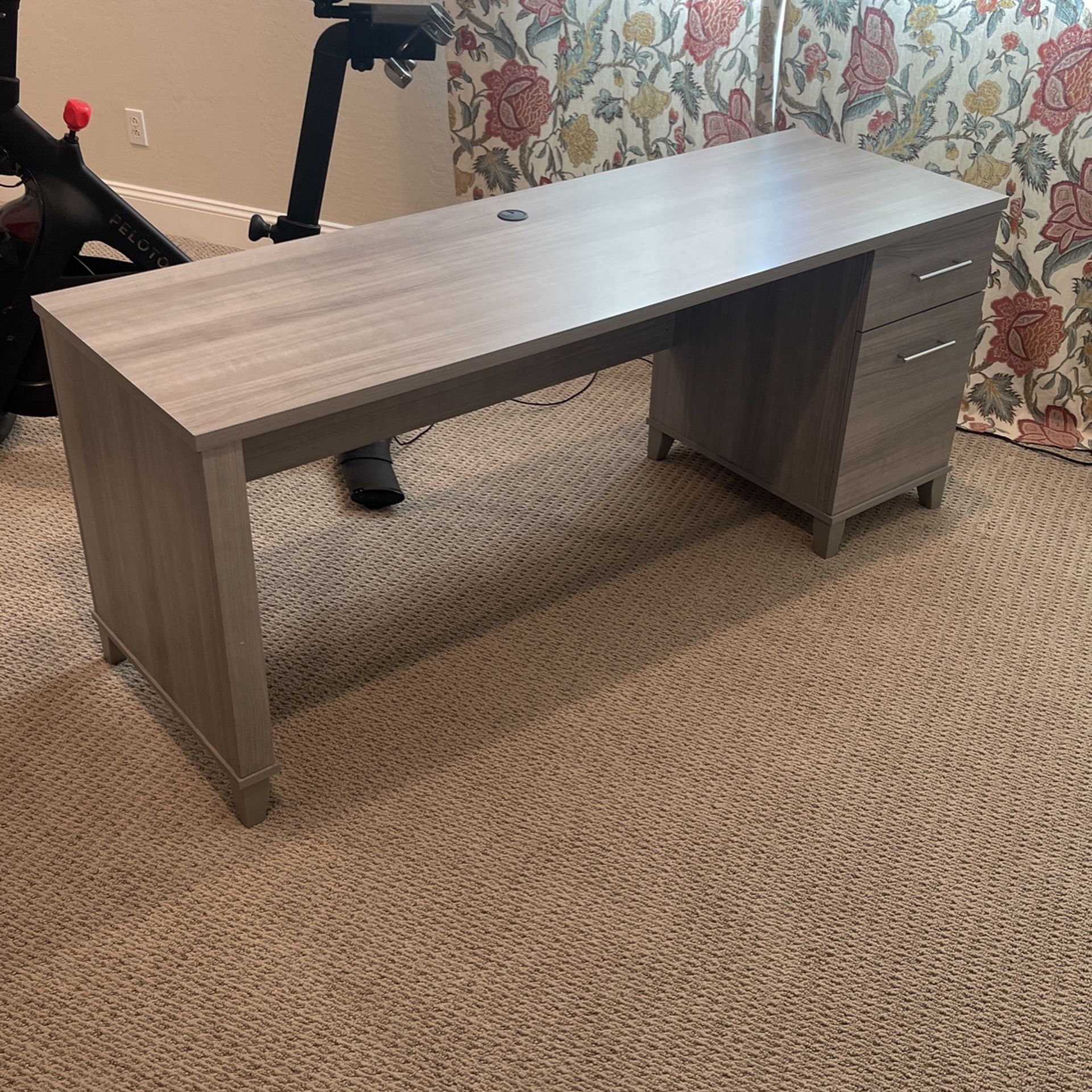 Desk With 2 Drawers