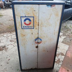 VINTAGE AC DELCO CABINET!! 180$