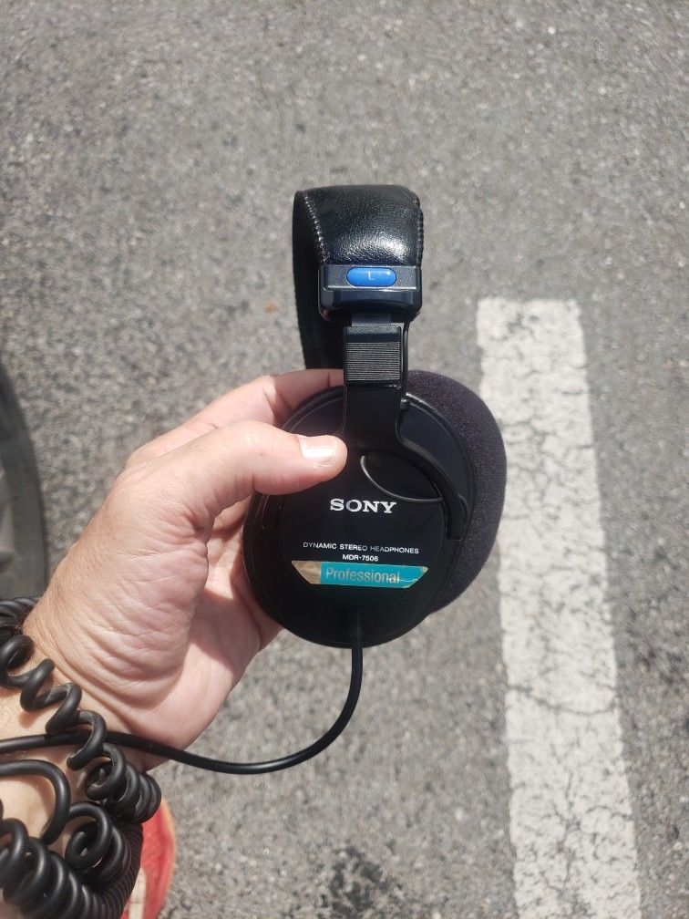 Sony MDR-7506 Studio Headphones