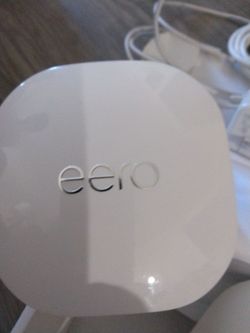 Eero wifi router and extender