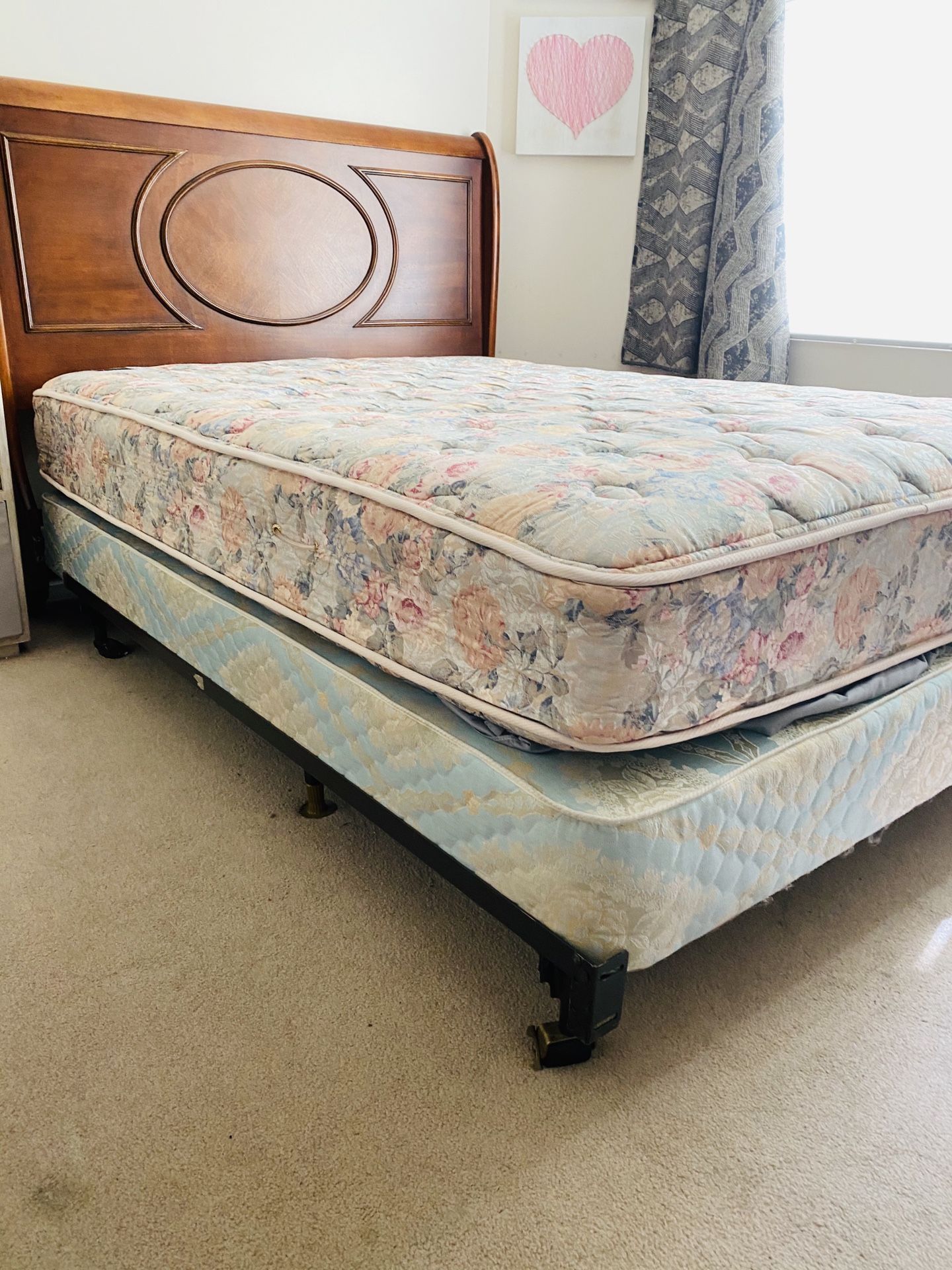 Queen bed/mattress/box/frame, spring air