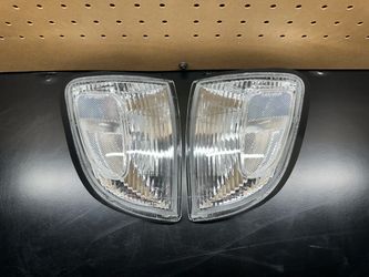 98-00 Toyota Tacoma 4WD Clear Corner Lights
