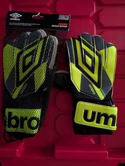 Umbro Junior Goalie Gloves - One New /One EUC