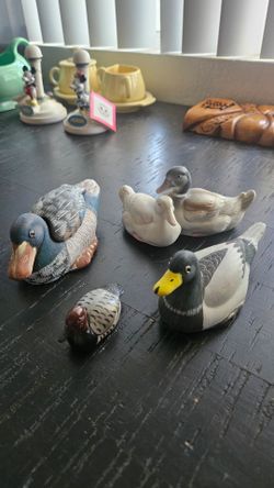 Vintage collection figurines / clay pots / porcelain decor, curio cabinet, glassware