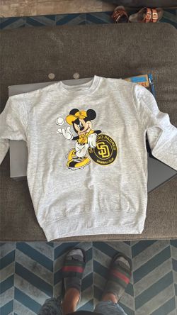 Women’s padres Disney Sweatshirt Sz M