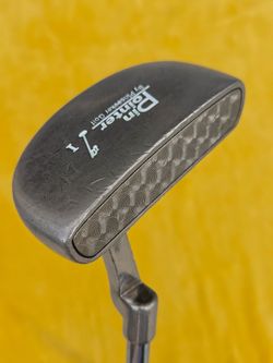 Pinseeker Golf Pin Pointer Putter