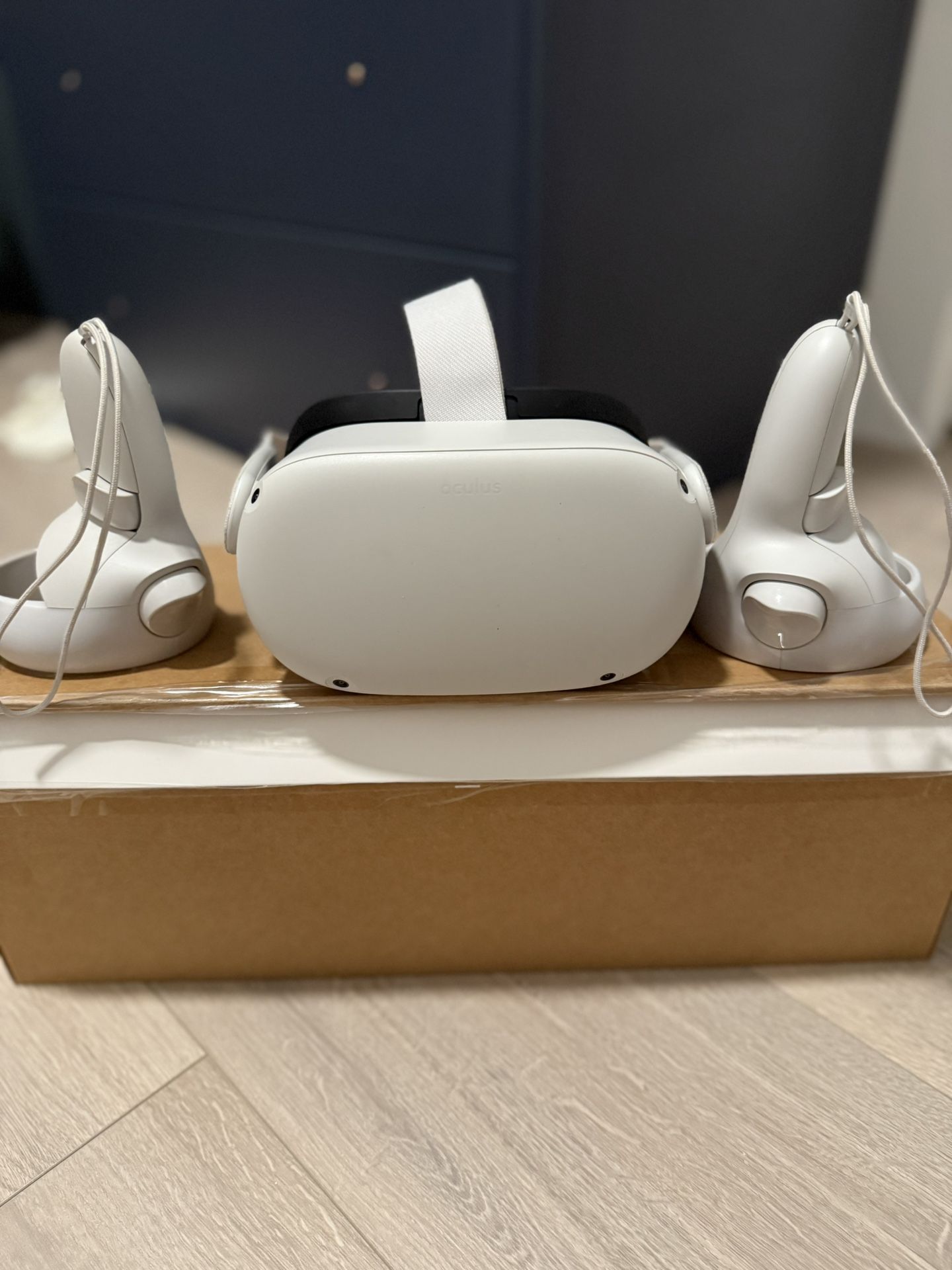 Oculus Quest 2 (128GB) – Like New VR Headset + Controllers
