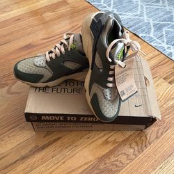 New Men’s Nike Huarache - Size 8.5