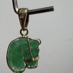 Year of the horse 18k gold horse pendant with certified diamonds and Colombian Emerald