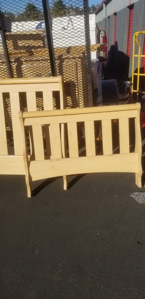 NICE WOOD TWIN BED W/MATTRESS AND BOX SPRING