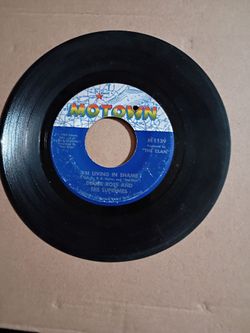 Vintage 1969 Motown Records 7-inch 45 RPM vinyl single "I'm Livin' in Shame" Diana Ross and the Supremes