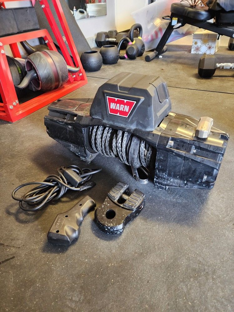 Warn EVO 8 WINCH- NEVER USED | 3/8 Inch 85 Ft Synthetic Line
