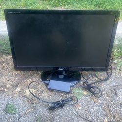 💻 Acer Monitor & Logitech Wireless Keyboard – Great Deal