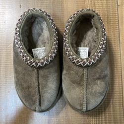 Toddler 8 Uggs 