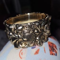 Whiting And Davis HINGED cuff