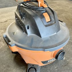 Shop Vacuum w/ accessories 