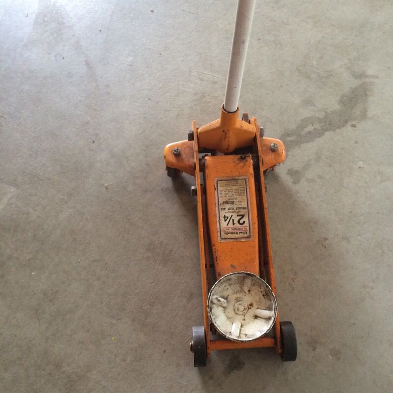 Allied Hydraulic 2 1/4 Ton hydraulic floor jack professional grade