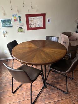 Ashley dinner table set