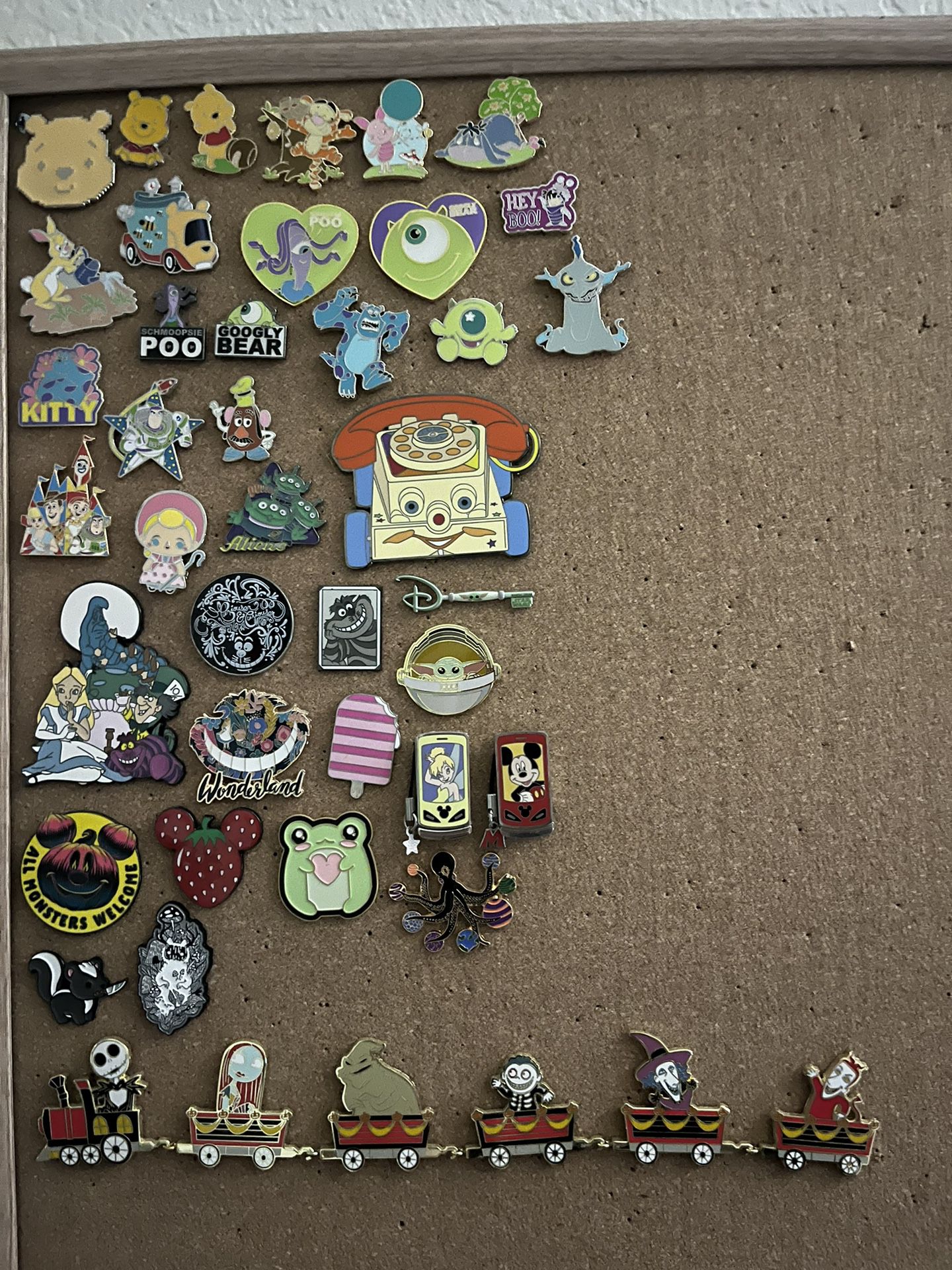 Disney / Random Enamel Pins 