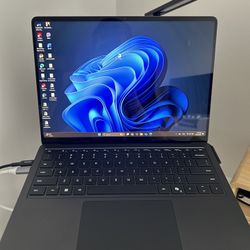 Microsoft - Surface Laptop - Copilot+ PC - 13.8" TouchScreen - Snapdragon X Plus - 16GB Memory - 512GB SSD (7th Edition) - G