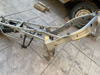 Yamaha FZR600 frame