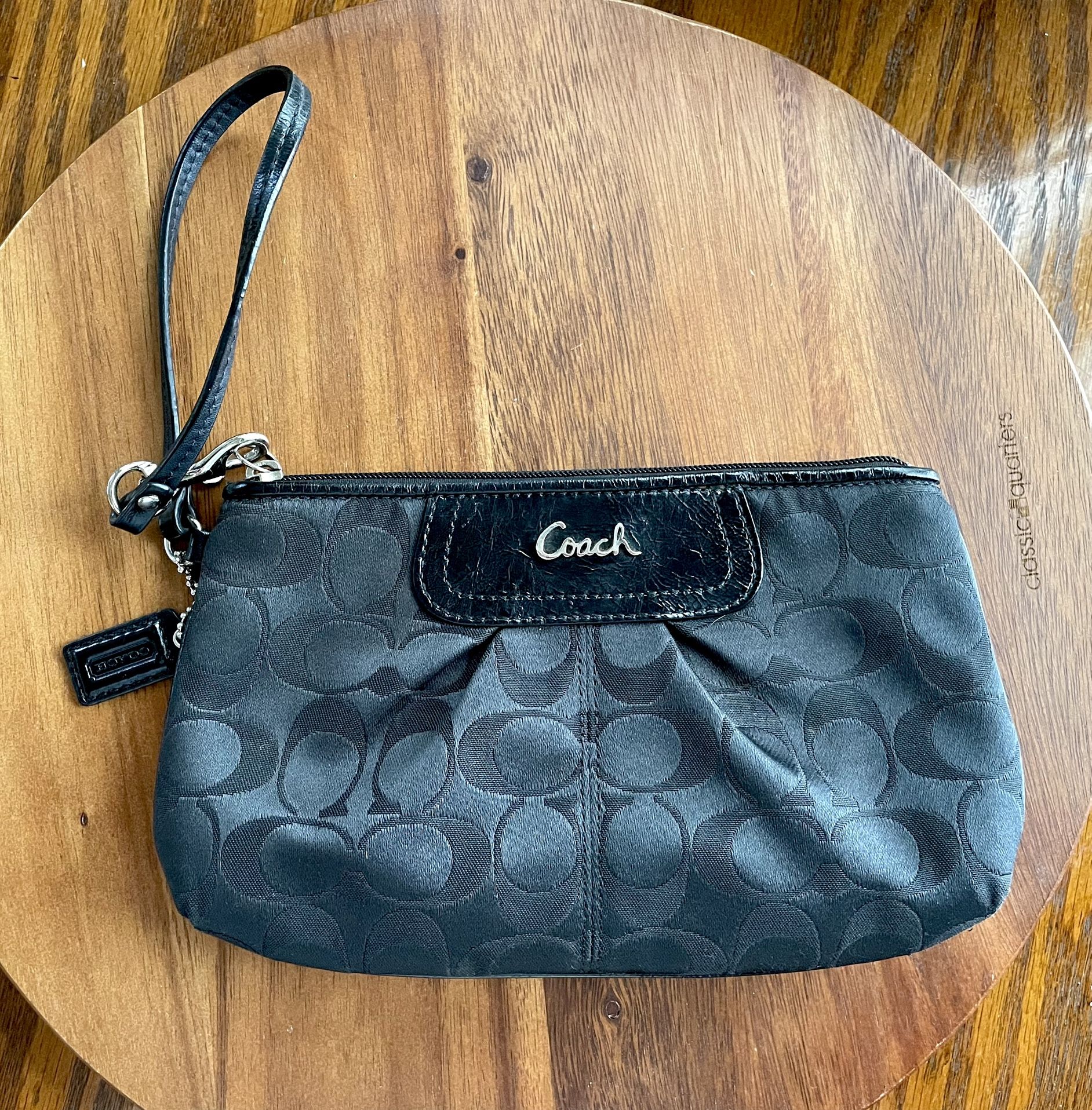**AUTHENTIC** Coach Signature Ashley Wristlet Wallet - Black - Nickle Logo