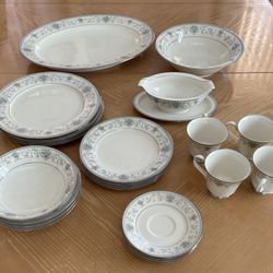 Carico Tivoli China Set For 4