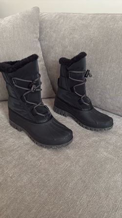Snow boots size 7